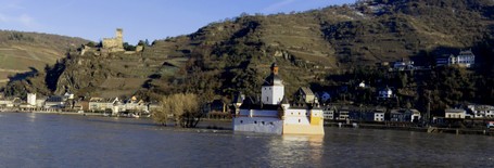 Die Pfalz beim Kaub - mit reichlich Wasser umschlossen